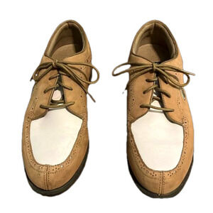 Nike Zoomair golf shoes, size 7.5, stain on left inner shoe see picture